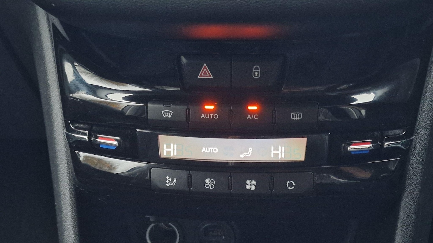 Used Peugeot 208 2015 for sale - 77074645: Photo 20