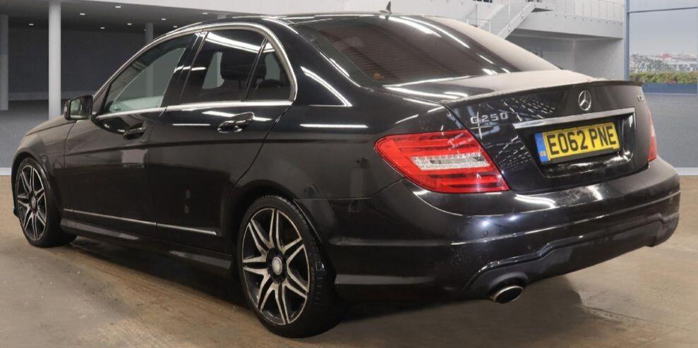 Used Mercedes-Benz C Class 2012 for sale - 76926558: Photo 2