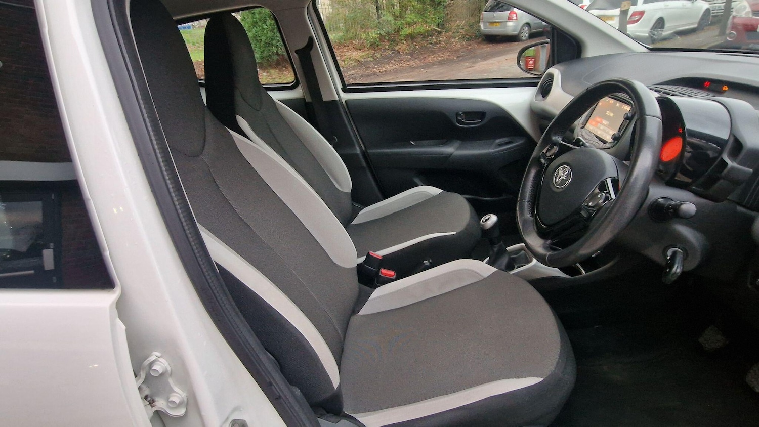 Used Toyota AYGO 2015 for sale - 77057326: Photo 9