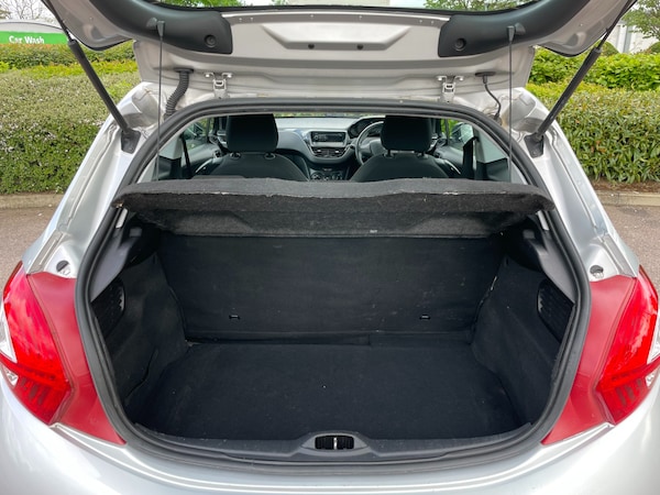 Used Peugeot 208 2014 for sale - 74164321: Photo 10