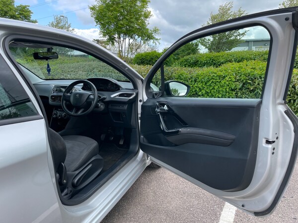 Used Peugeot 208 2014 for sale - 74164321: Photo 15