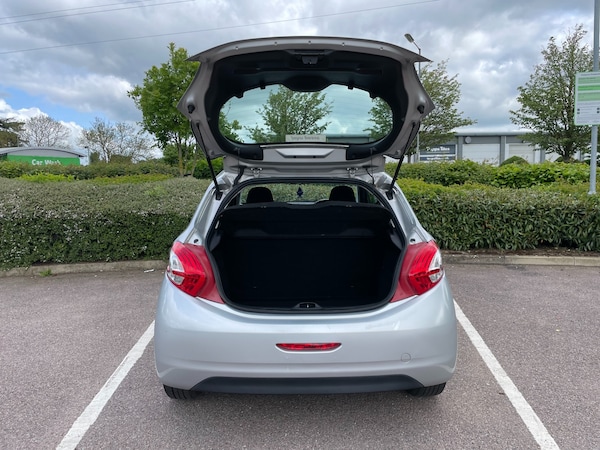 Used Peugeot 208 2014 for sale - 74164321: Photo 9