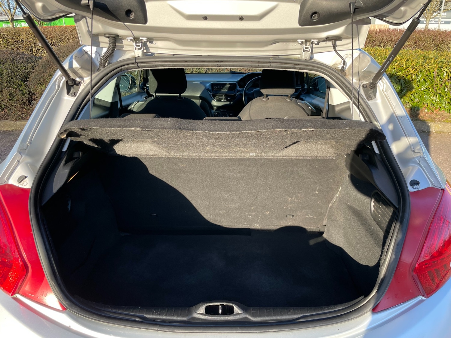 Used Peugeot 208 2014 for sale - 76340651: Photo 10