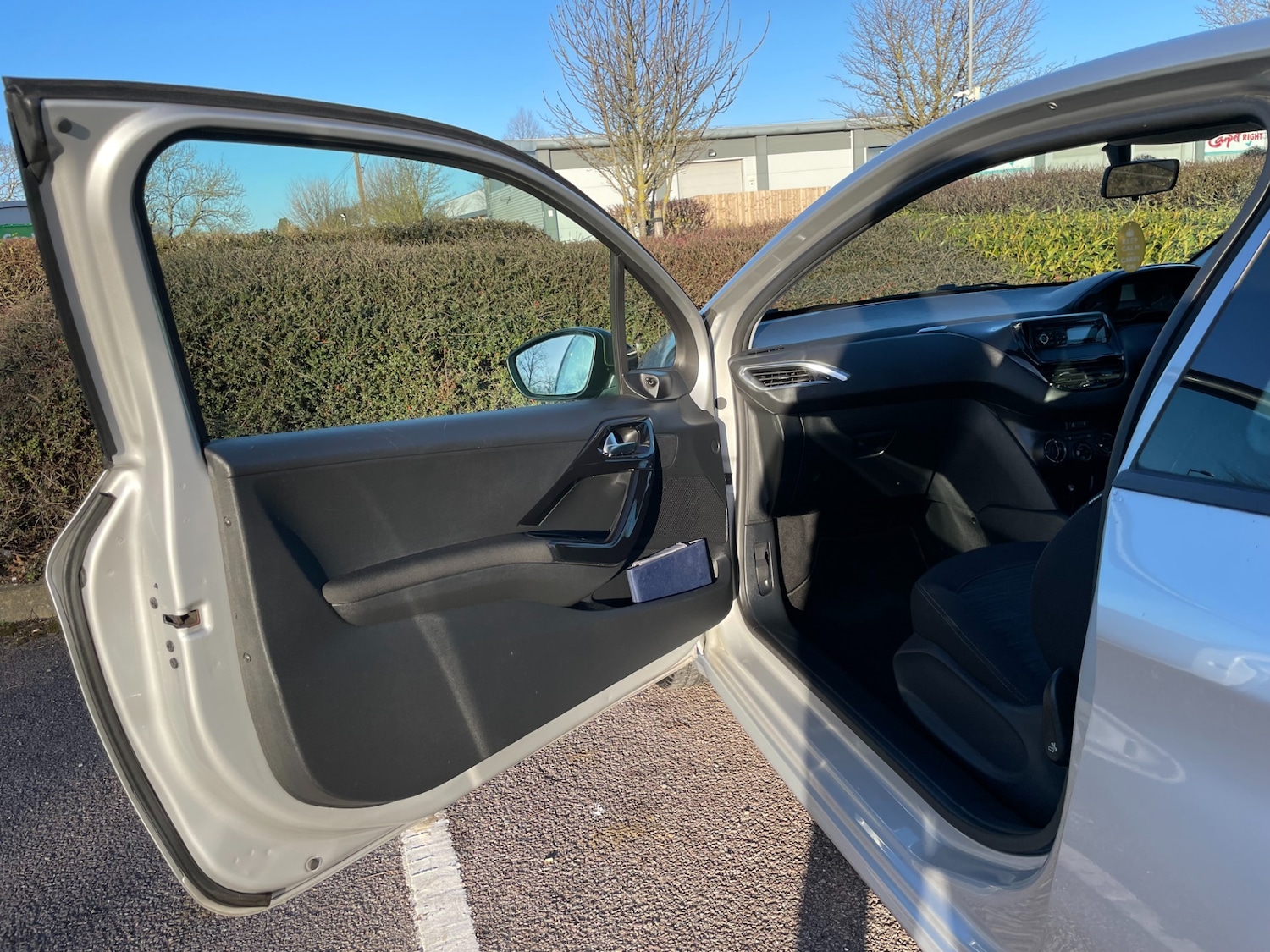 Used Peugeot 208 2014 for sale - 76340651: Photo 11