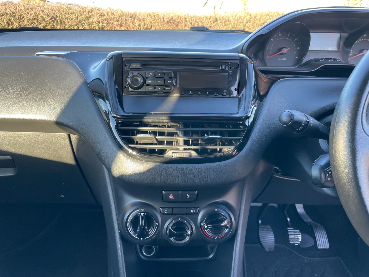 Used Peugeot 208 2014 for sale - 76340651: Photo 17