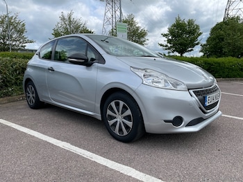 Used Peugeot 208 2014 for sale - 78555408: Photo