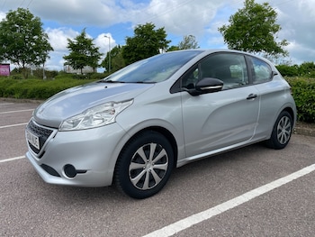 Used Peugeot 208 2014 for sale - 78555408: Photo