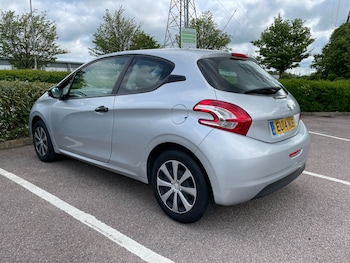 Used Peugeot 208 2014 for sale - 78555408: Photo