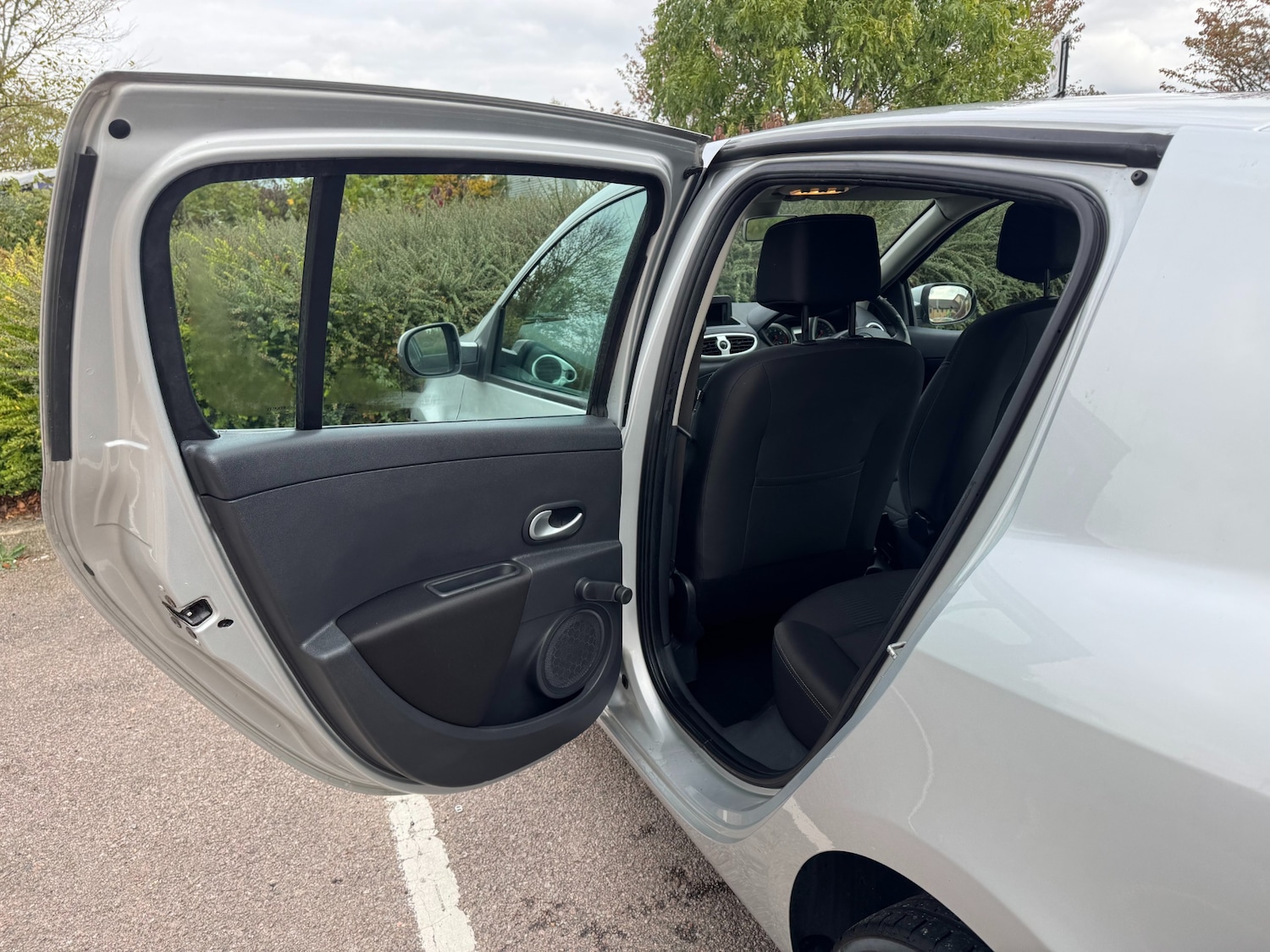 Used Renault Clio 2010 for sale - 77116167: Photo 11