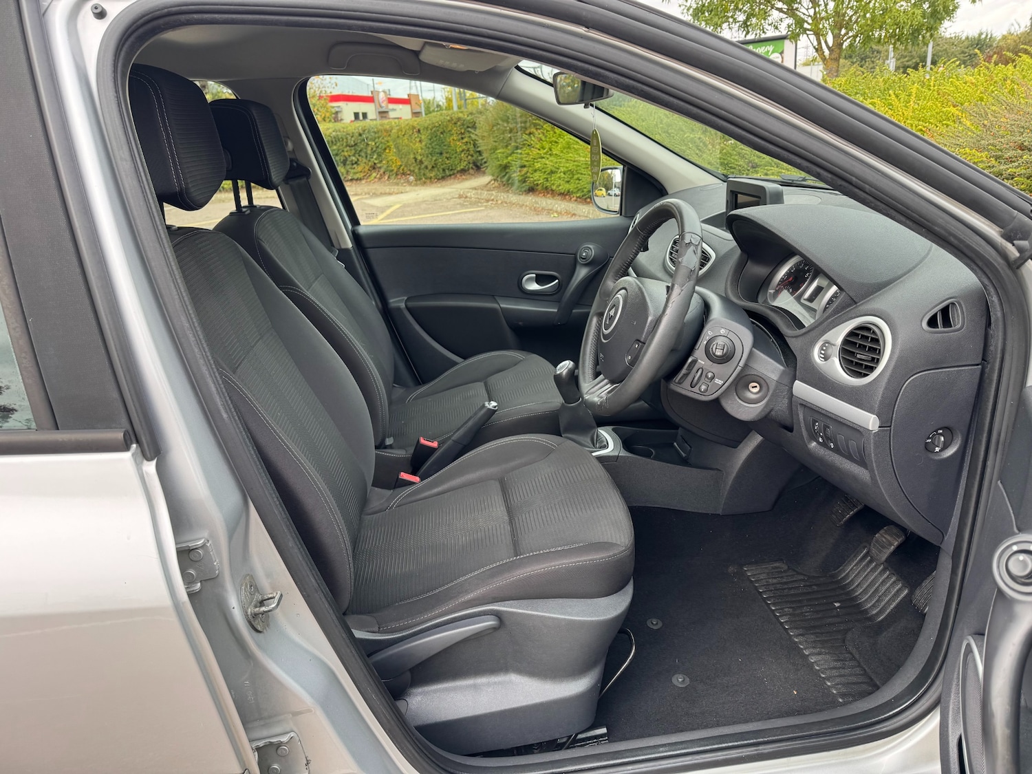 Used Renault Clio 2010 for sale - 77116167: Photo 16