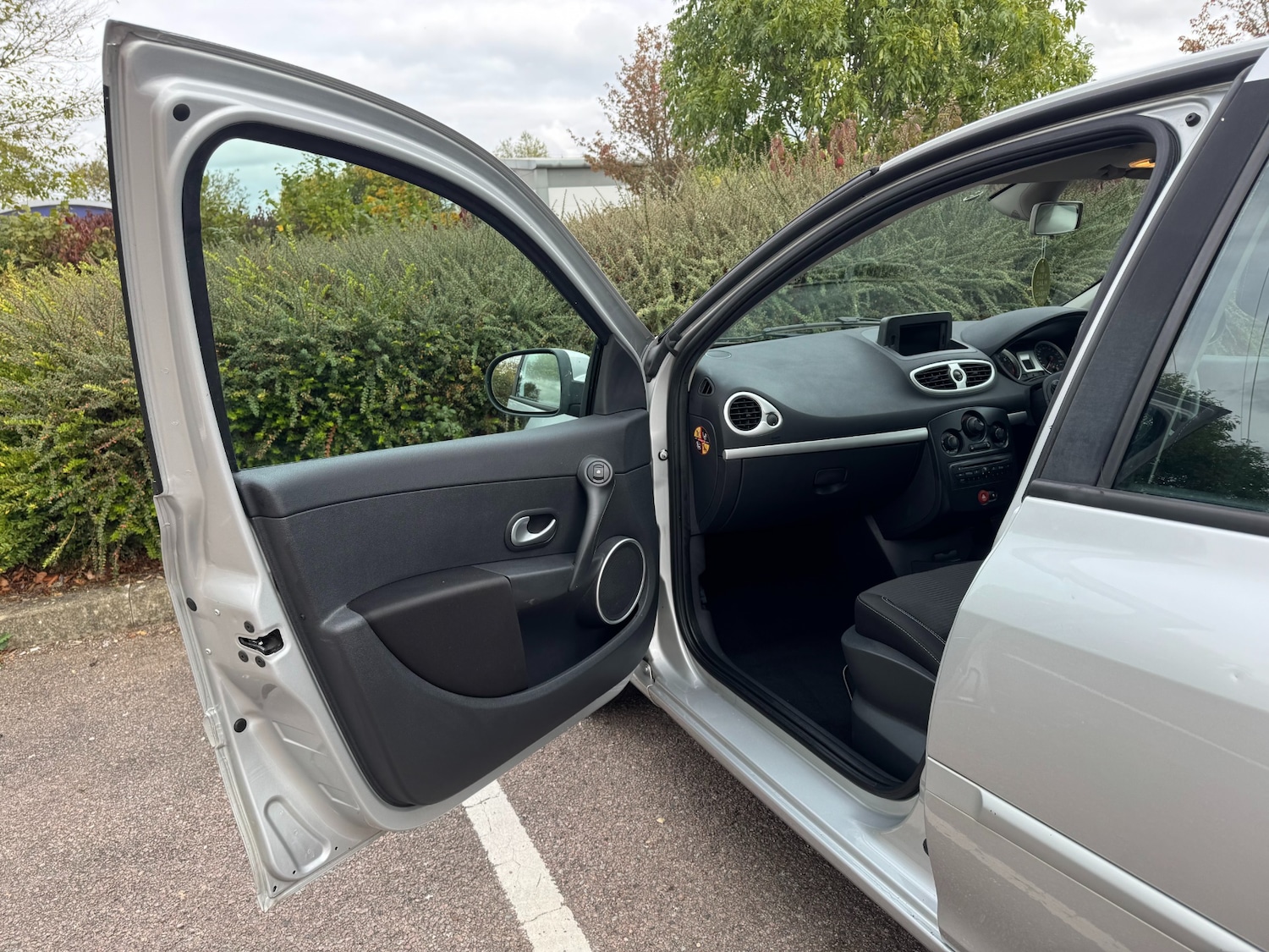 Used Renault Clio 2010 for sale - 77116167: Photo 9