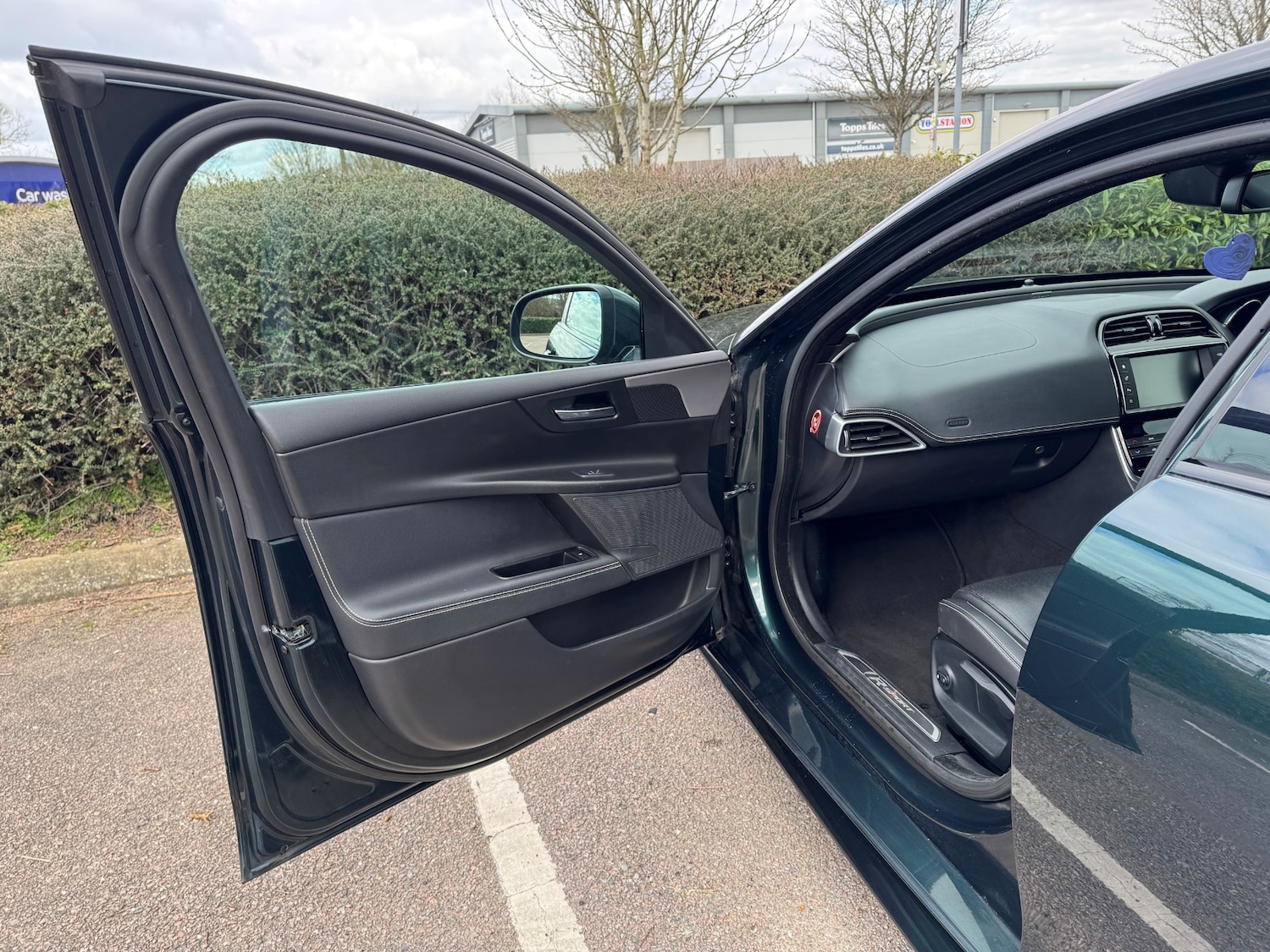 Used Jaguar XE 2015 for sale - 76340405: Photo 11