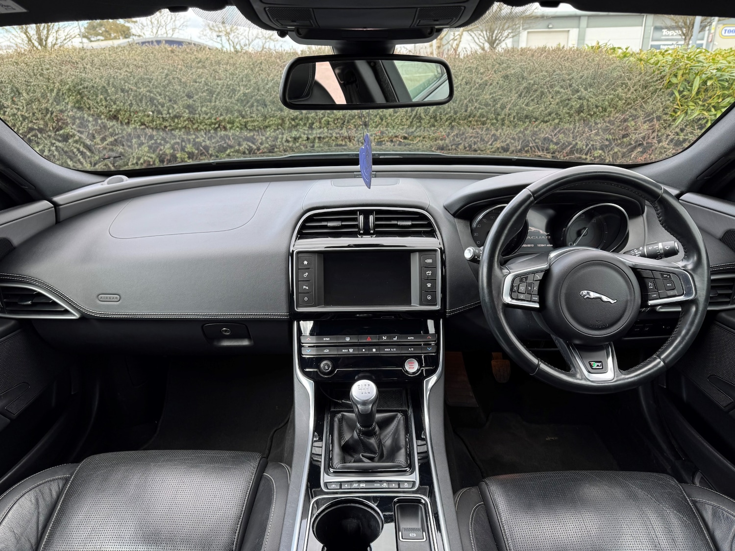 Used Jaguar XE 2015 for sale - 76340405: Photo 19