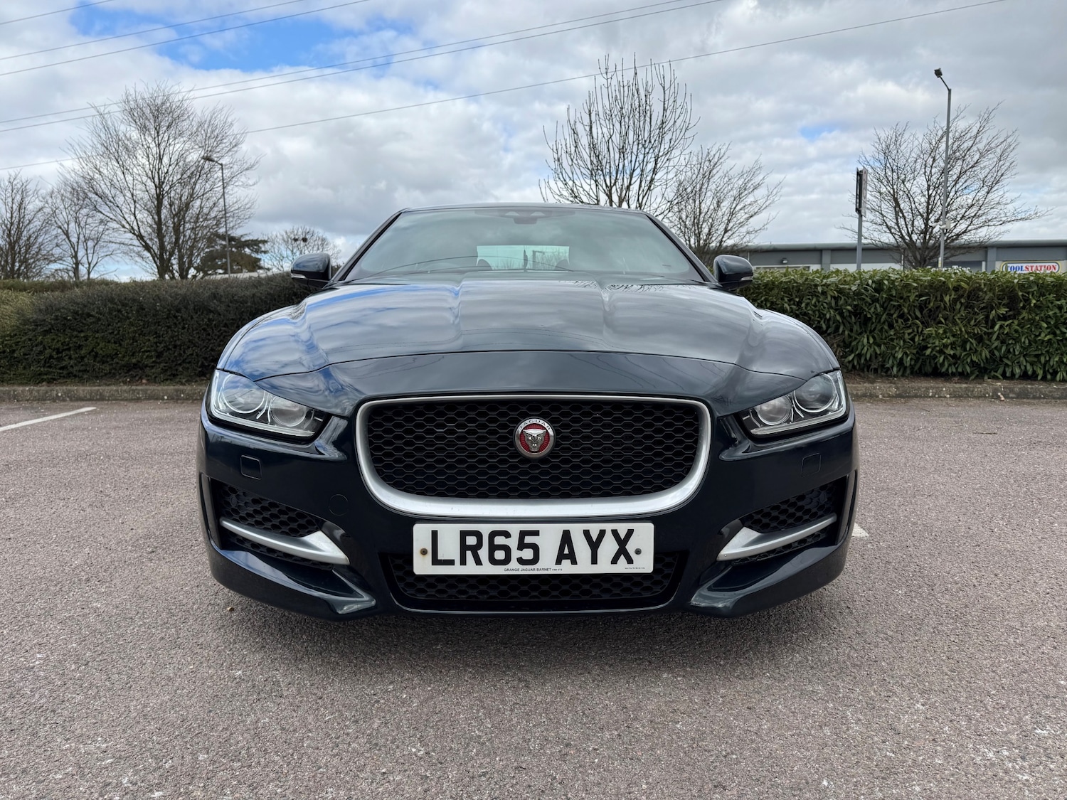 Used Jaguar XE 2015 for sale - 76340405: Photo 2