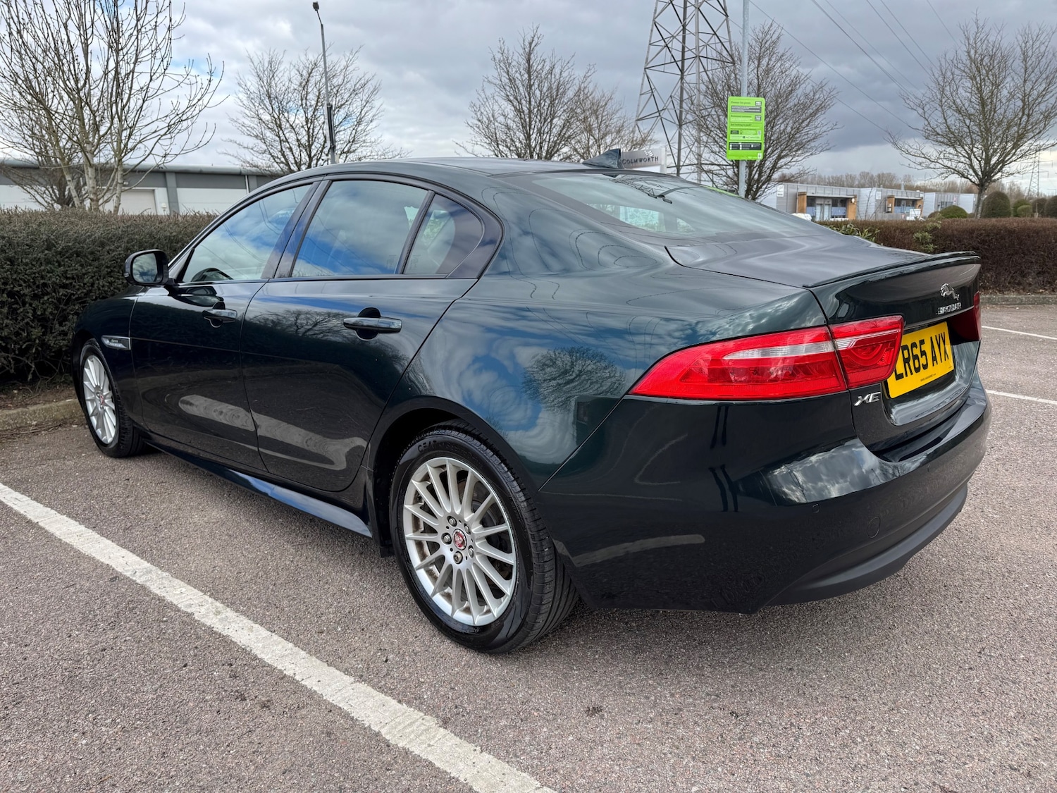 Used Jaguar XE 2015 for sale - 76340405: Photo 4