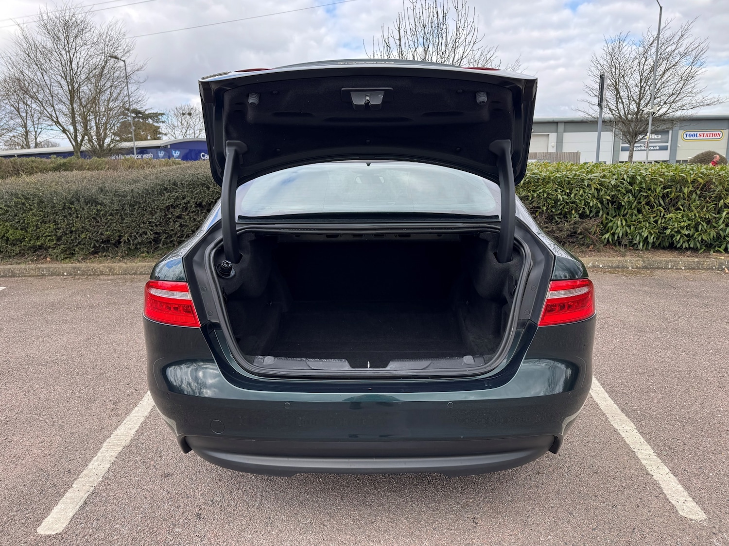 Used Jaguar XE 2015 for sale - 76340405: Photo 9