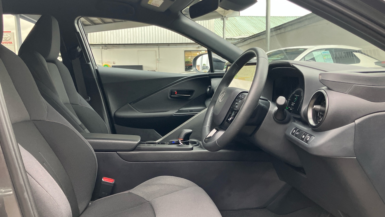 Used Toyota C-HR 2024 for sale - 75975130: Photo 11