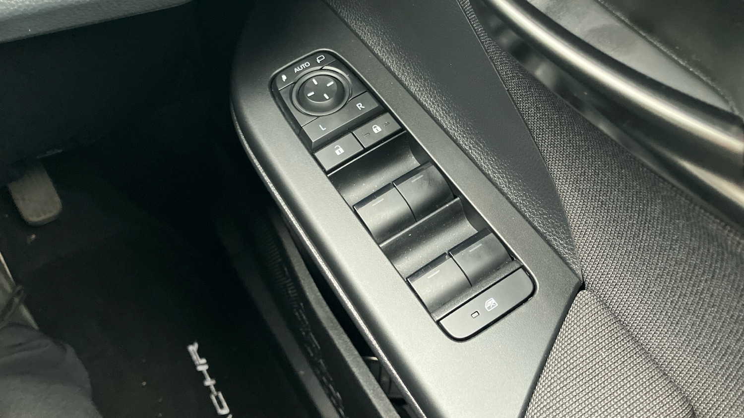 Used Toyota C-HR 2024 for sale - 75975130: Photo 32