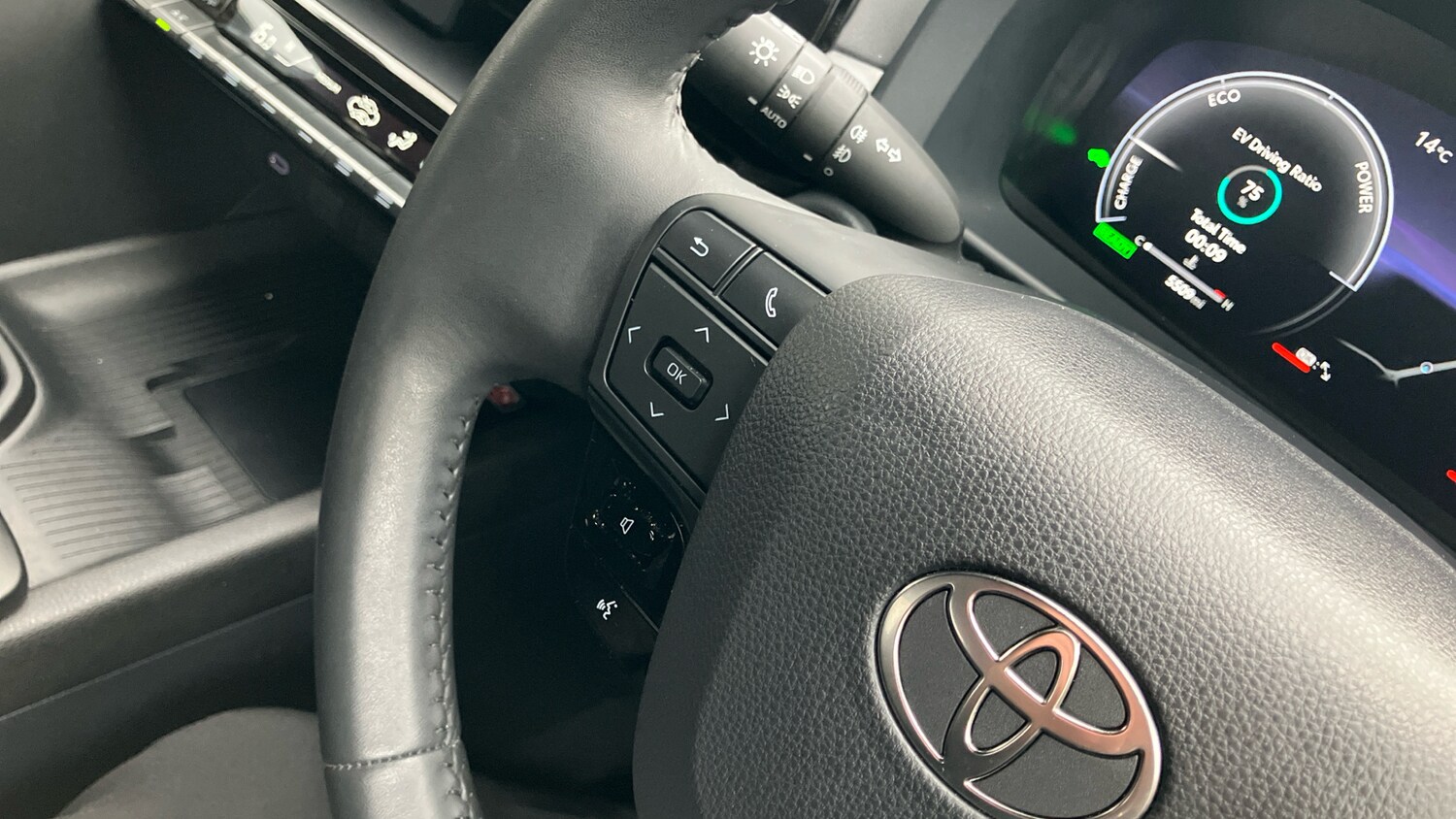 Used Toyota C-HR 2024 for sale - 75975130: Photo 33