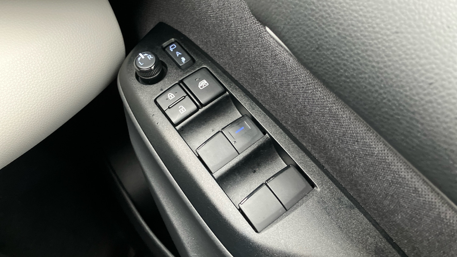 Used Toyota Yaris 2023 for sale - 77264284: Photo 31