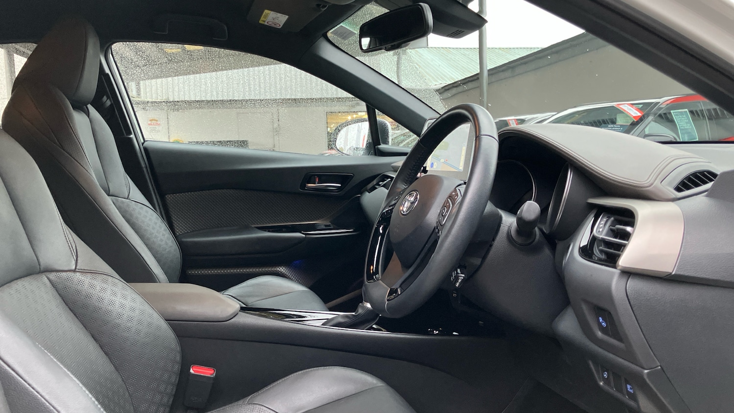 Used Toyota C-HR 2023 for sale - 76638529: Photo 11