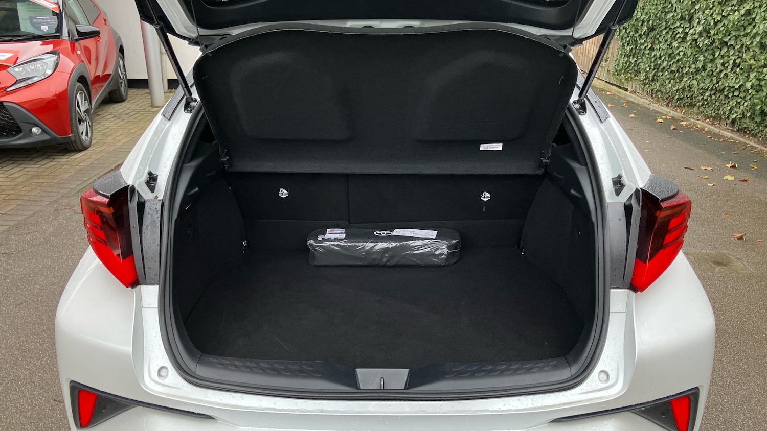 Used Toyota C-HR 2023 for sale - 76638529: Photo 14