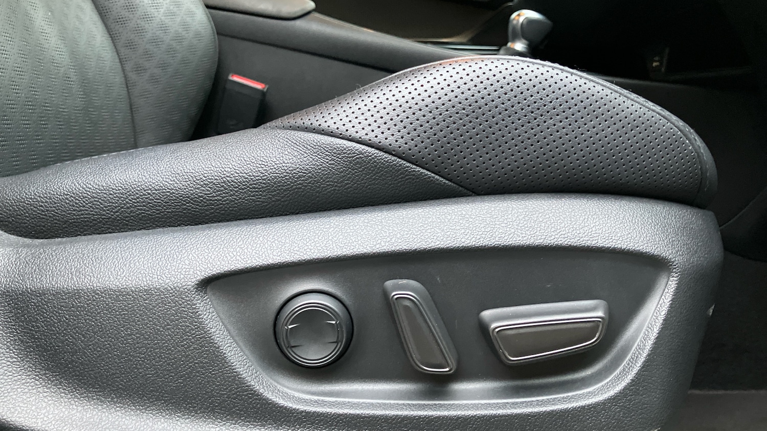 Used Toyota C-HR 2023 for sale - 76638529: Photo 31