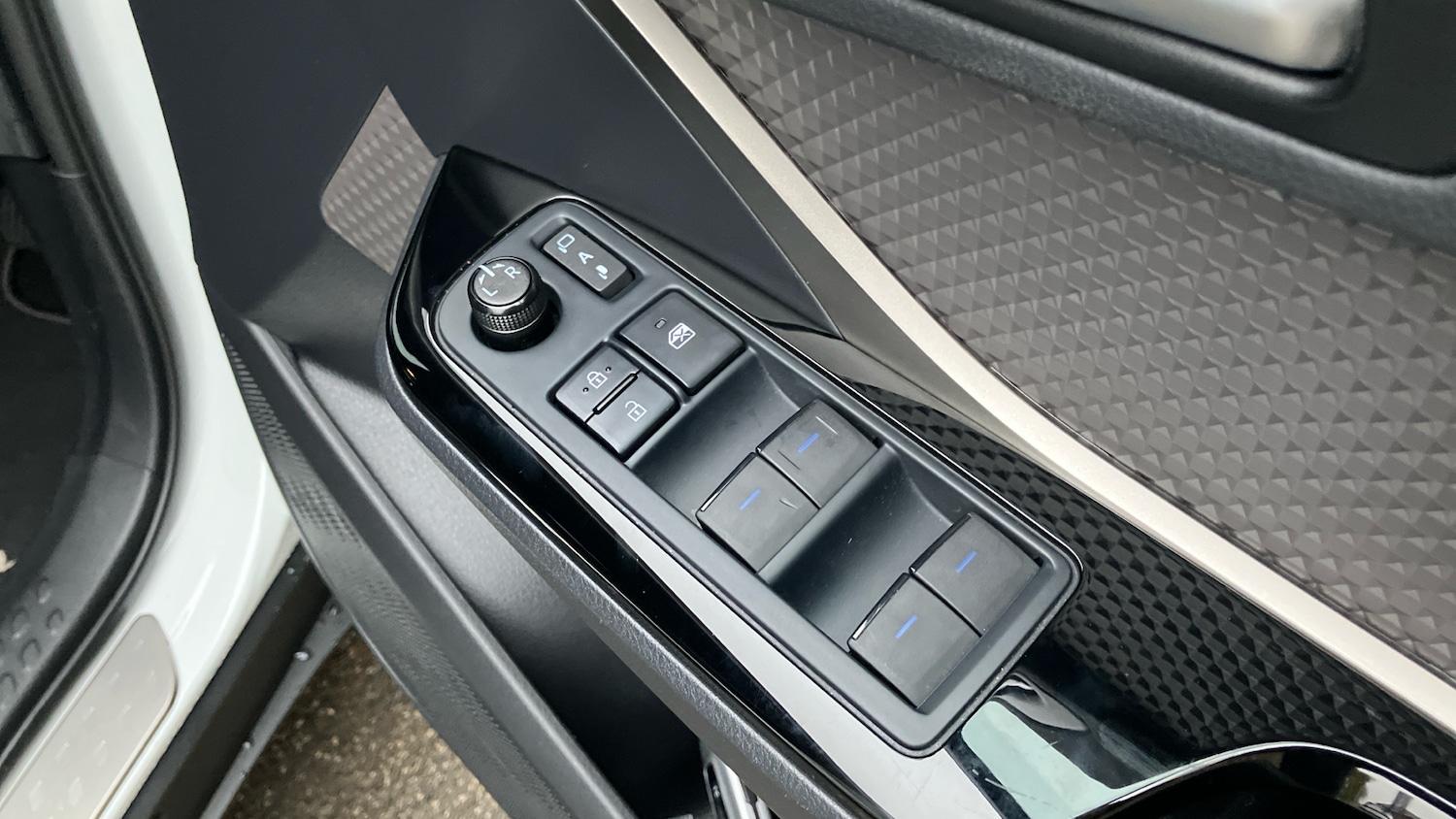 Used Toyota C-HR 2023 for sale - 76638529: Photo 32