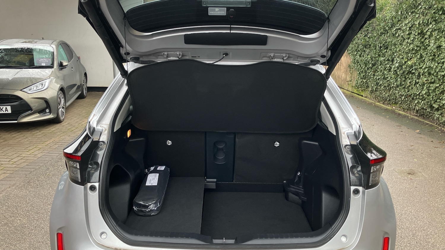 Used Toyota Yaris Cross 2023 for sale - 77420924: Photo 31