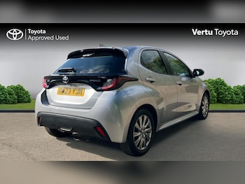 Used Toyota Yaris 2023 for sale - 75987423: Photo 2
