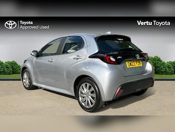 Used Toyota Yaris 2023 for sale - 75987423: Photo 4