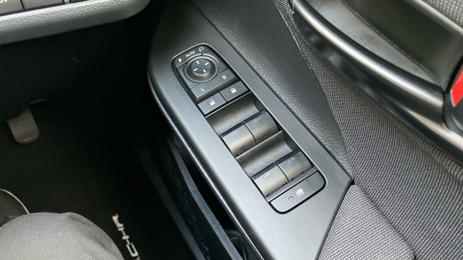 Used Toyota C-HR 2025 for sale - 77953831: Photo 33