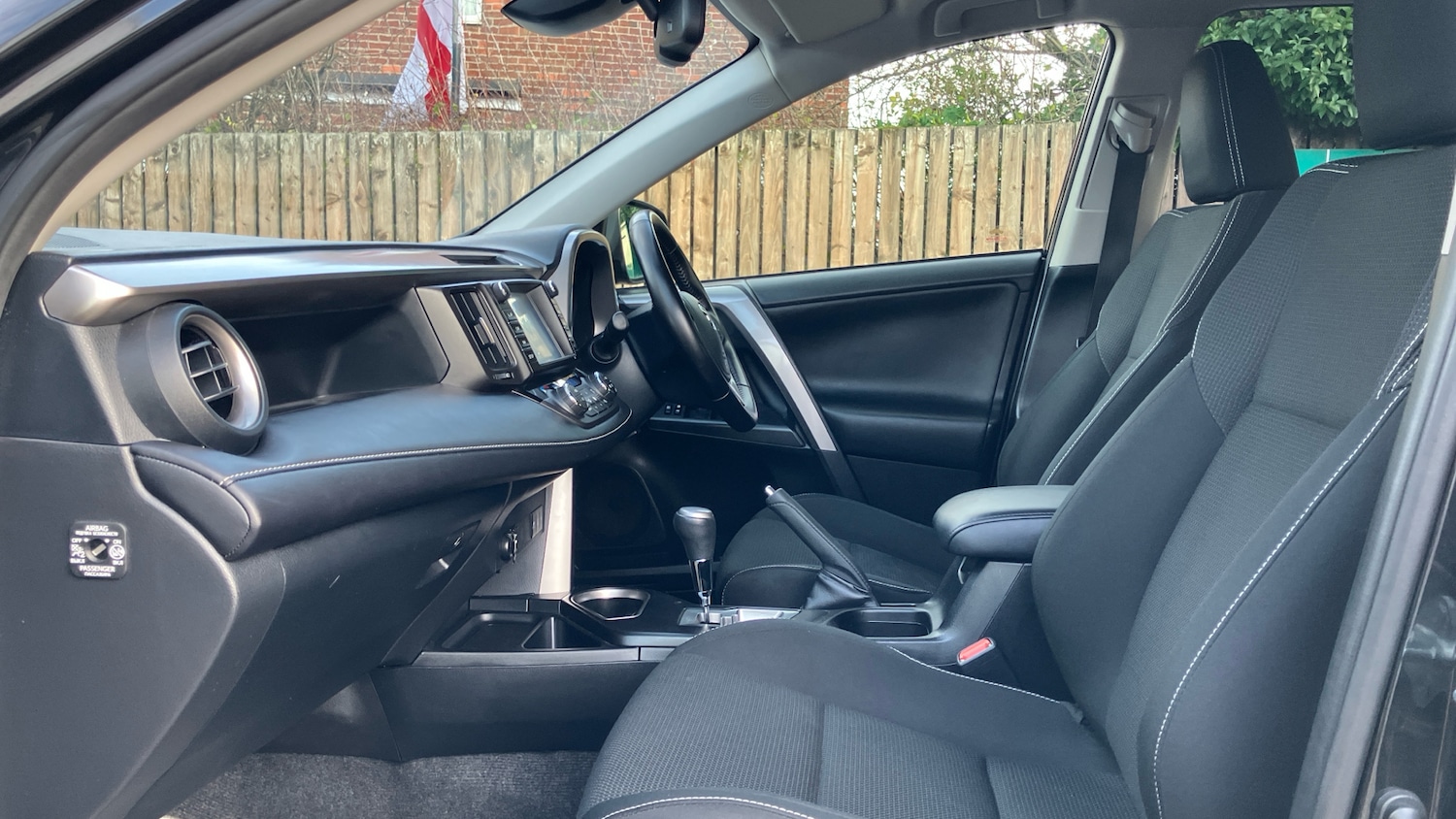 Used Toyota RAV4 2017 for sale - 76971108: Photo 10