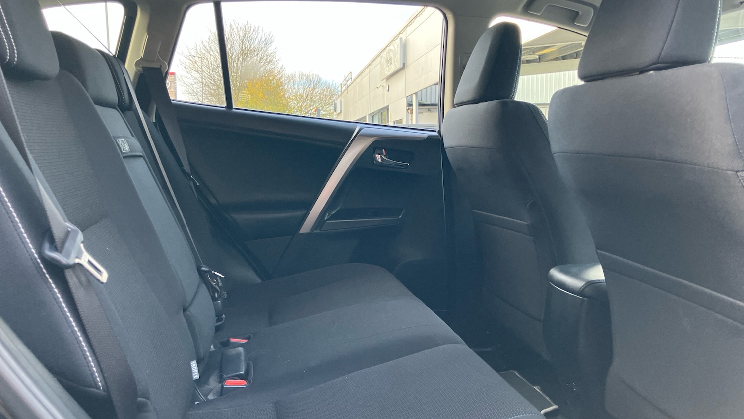 Used Toyota RAV4 2017 for sale - 76971108: Photo 12