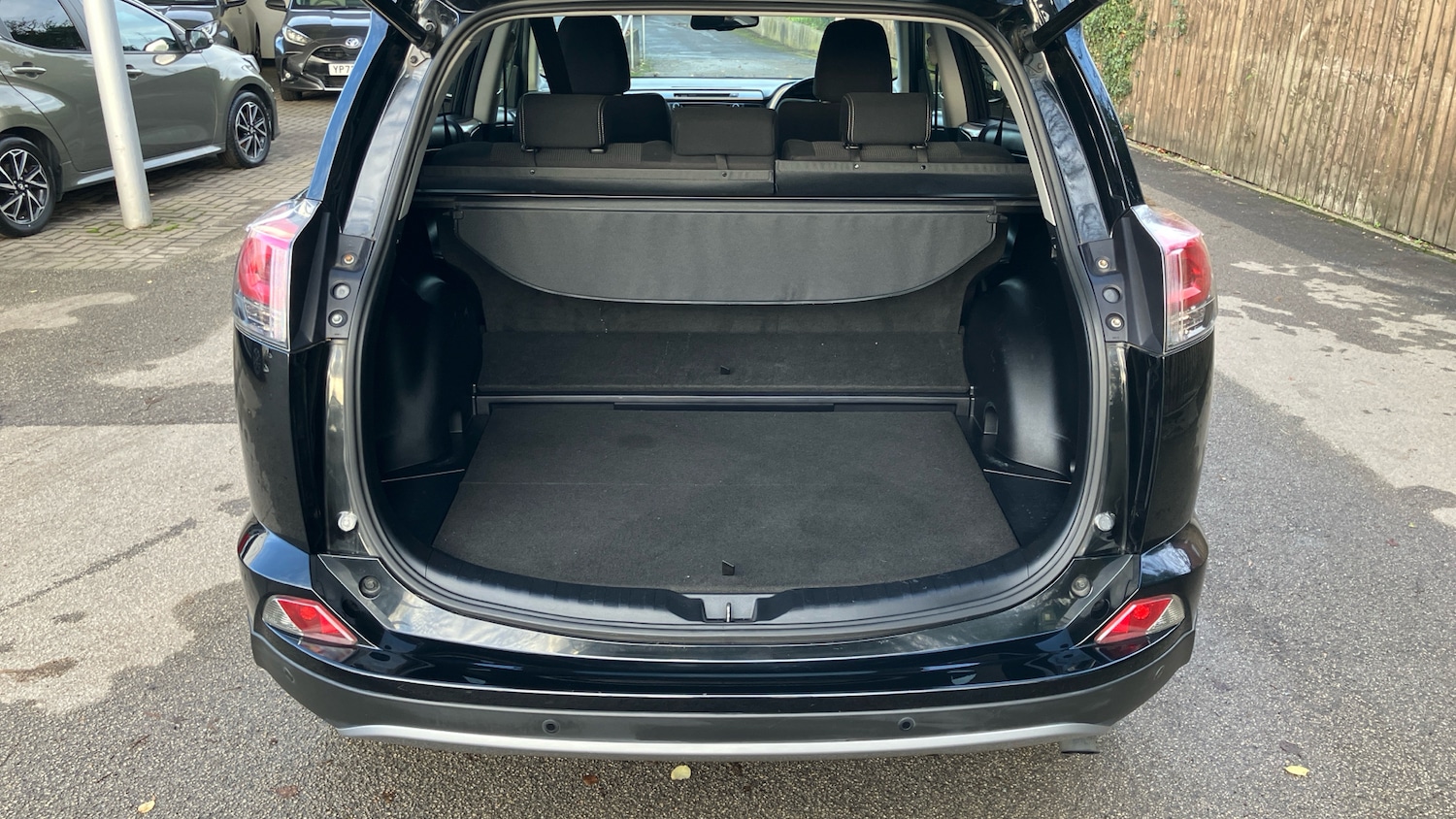 Used Toyota RAV4 2017 for sale - 76971108: Photo 14