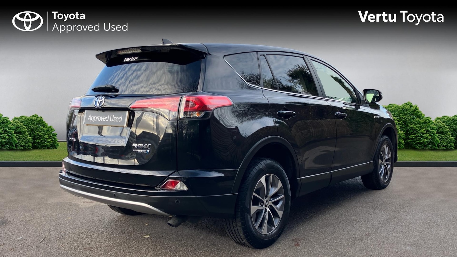 Used Toyota RAV4 2017 for sale - 76971108: Photo 2