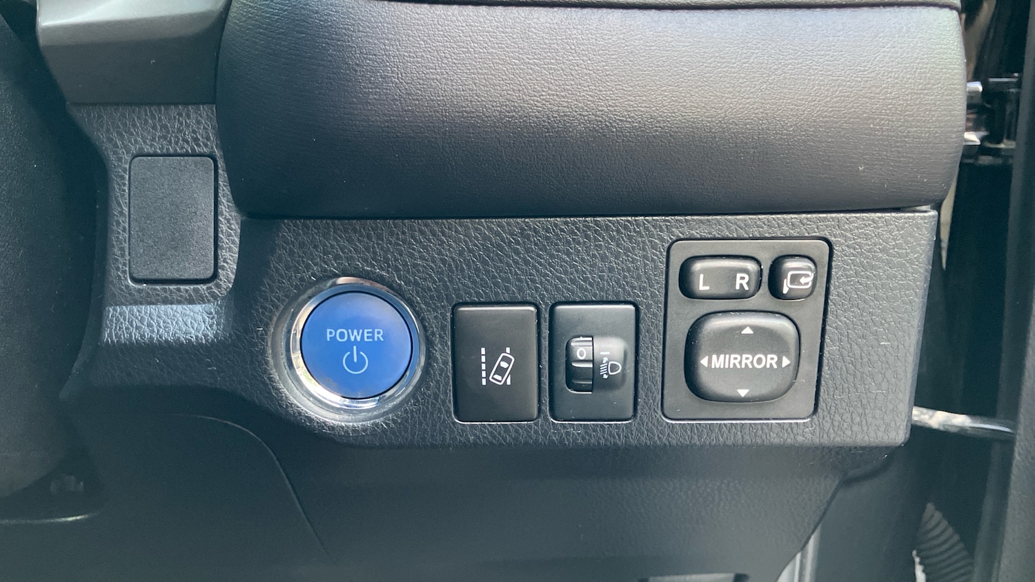 Used Toyota RAV4 2017 for sale - 76971108: Photo 31