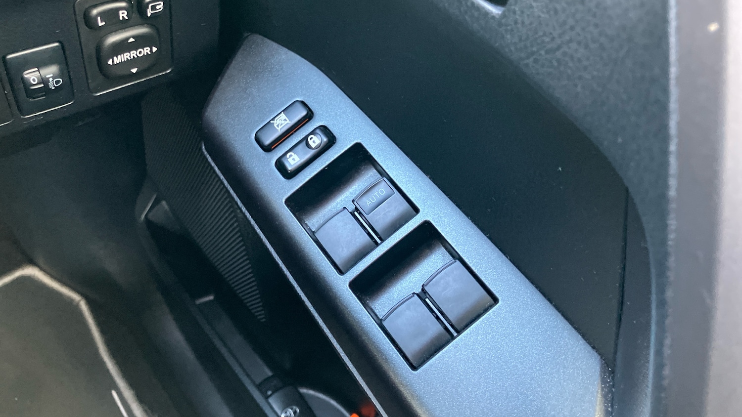 Used Toyota RAV4 2017 for sale - 76971108: Photo 32