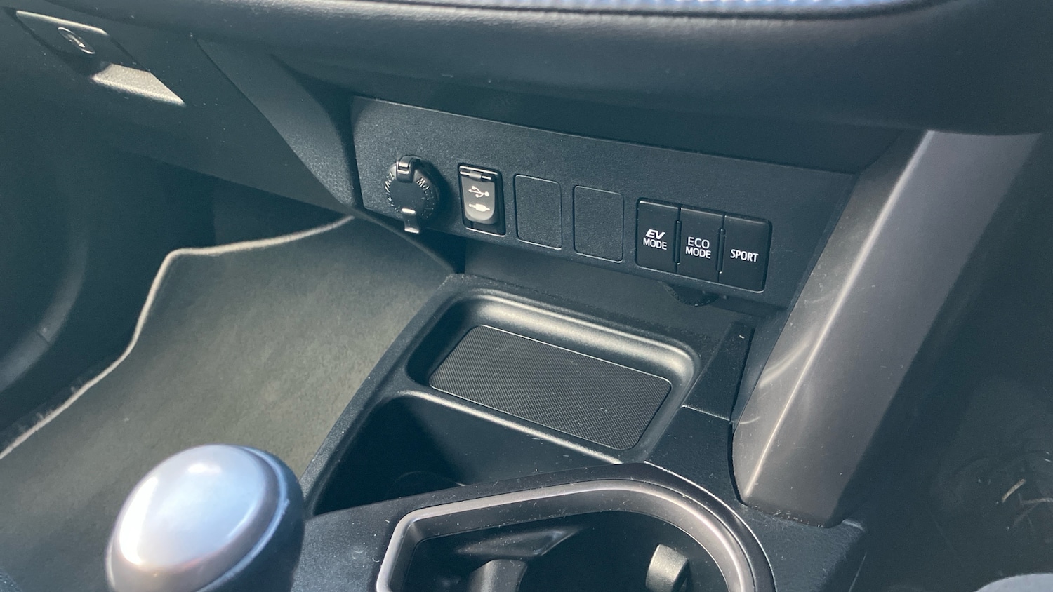 Used Toyota RAV4 2017 for sale - 76971108: Photo 36