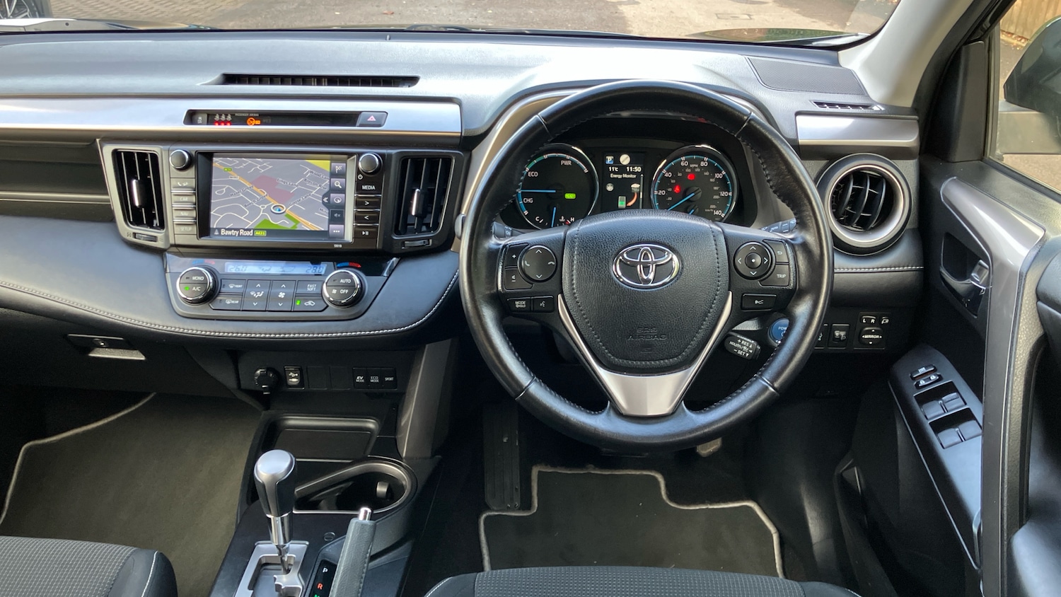 Used Toyota RAV4 2017 for sale - 76971108: Photo 6
