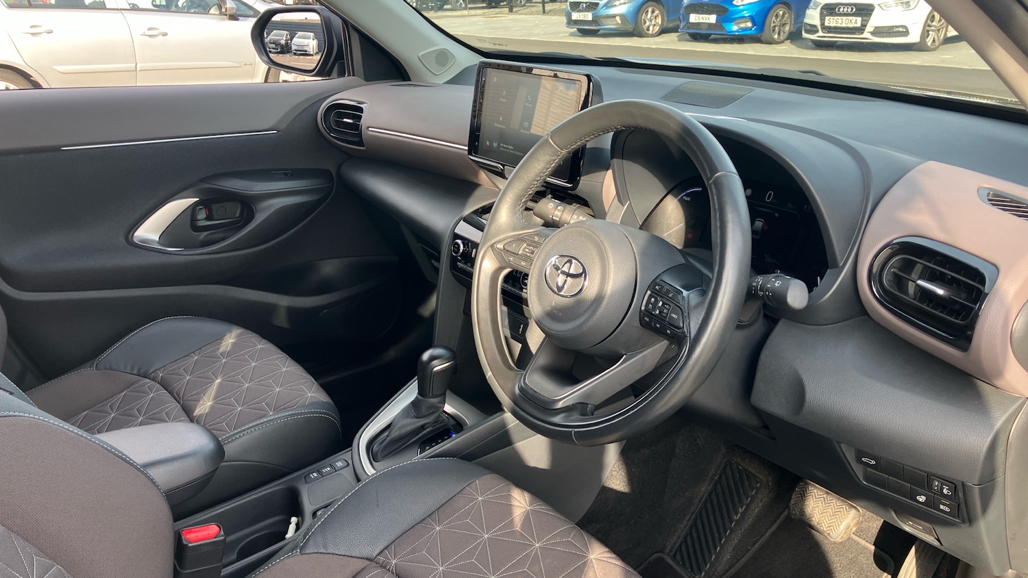 Used Toyota Yaris Cross 2024 for sale - 76352380: Photo 11