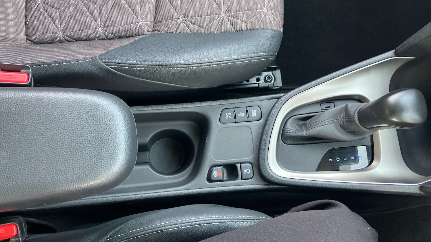 Used Toyota Yaris Cross 2024 for sale - 76352380: Photo 27