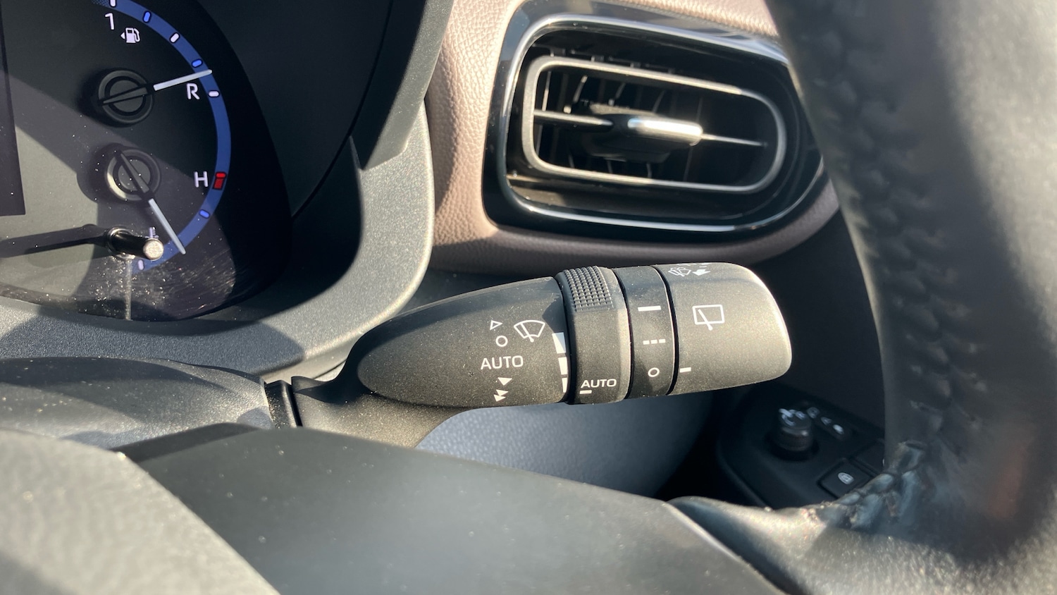 Used Toyota Yaris Cross 2024 for sale - 76352380: Photo 32