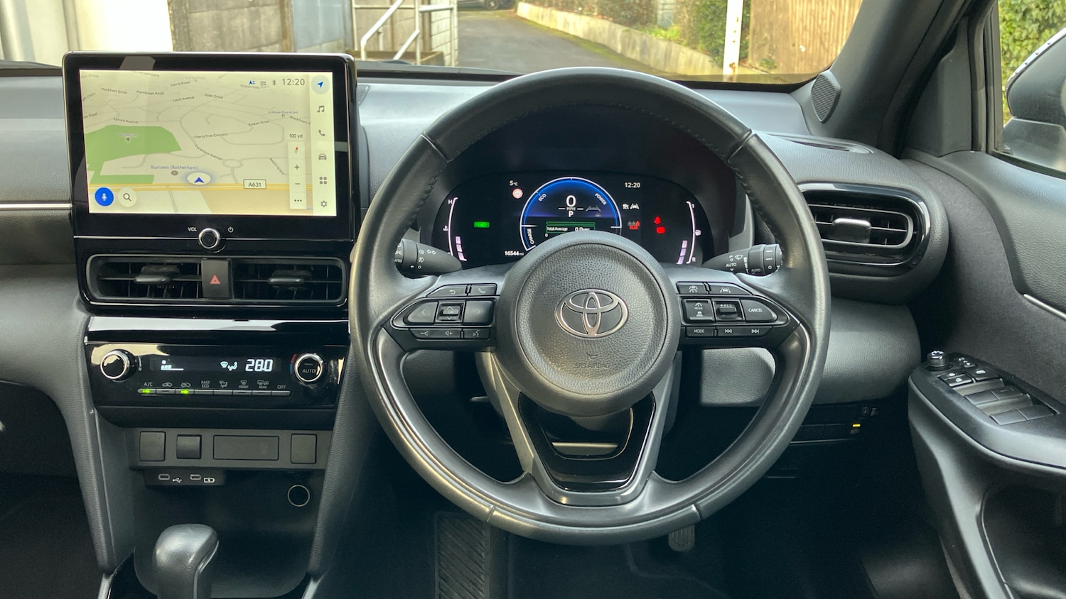 Used Toyota Yaris Cross 2024 for sale - 77262229: Photo 8