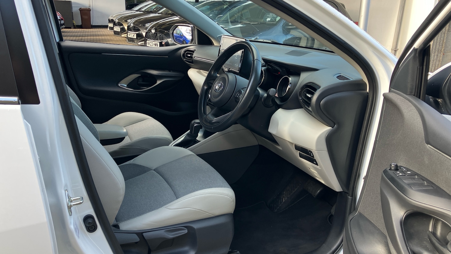 Used Toyota Yaris 2022 for sale - 76611150: Photo 11