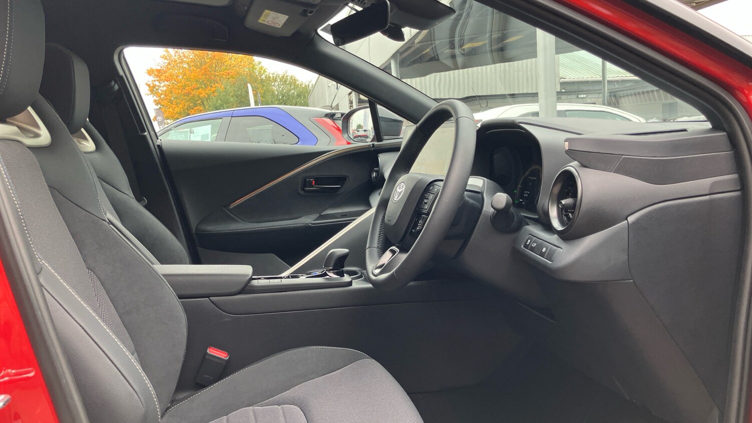 Used Toyota C-HR 2025 for sale - 77871935: Photo 11