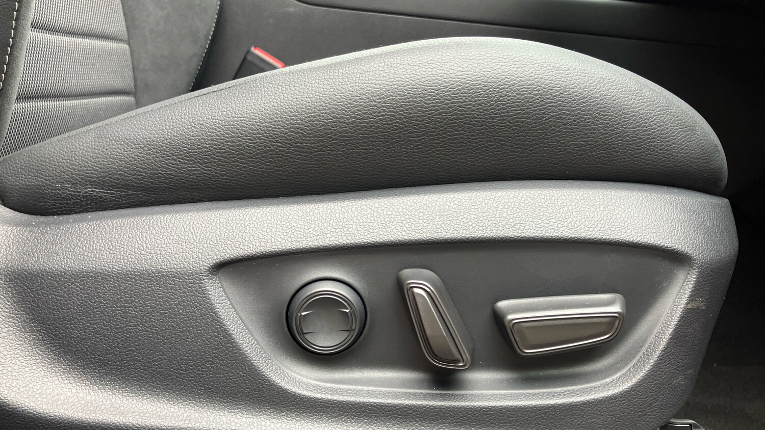 Used Toyota C-HR 2025 for sale - 77871935: Photo 32