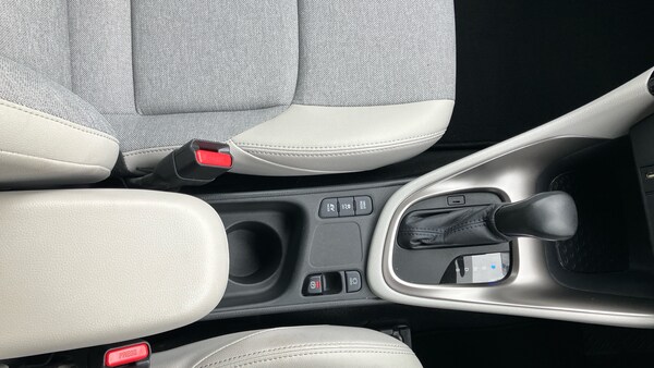 Used Toyota Yaris 2021 for sale - 76193083: Photo 32