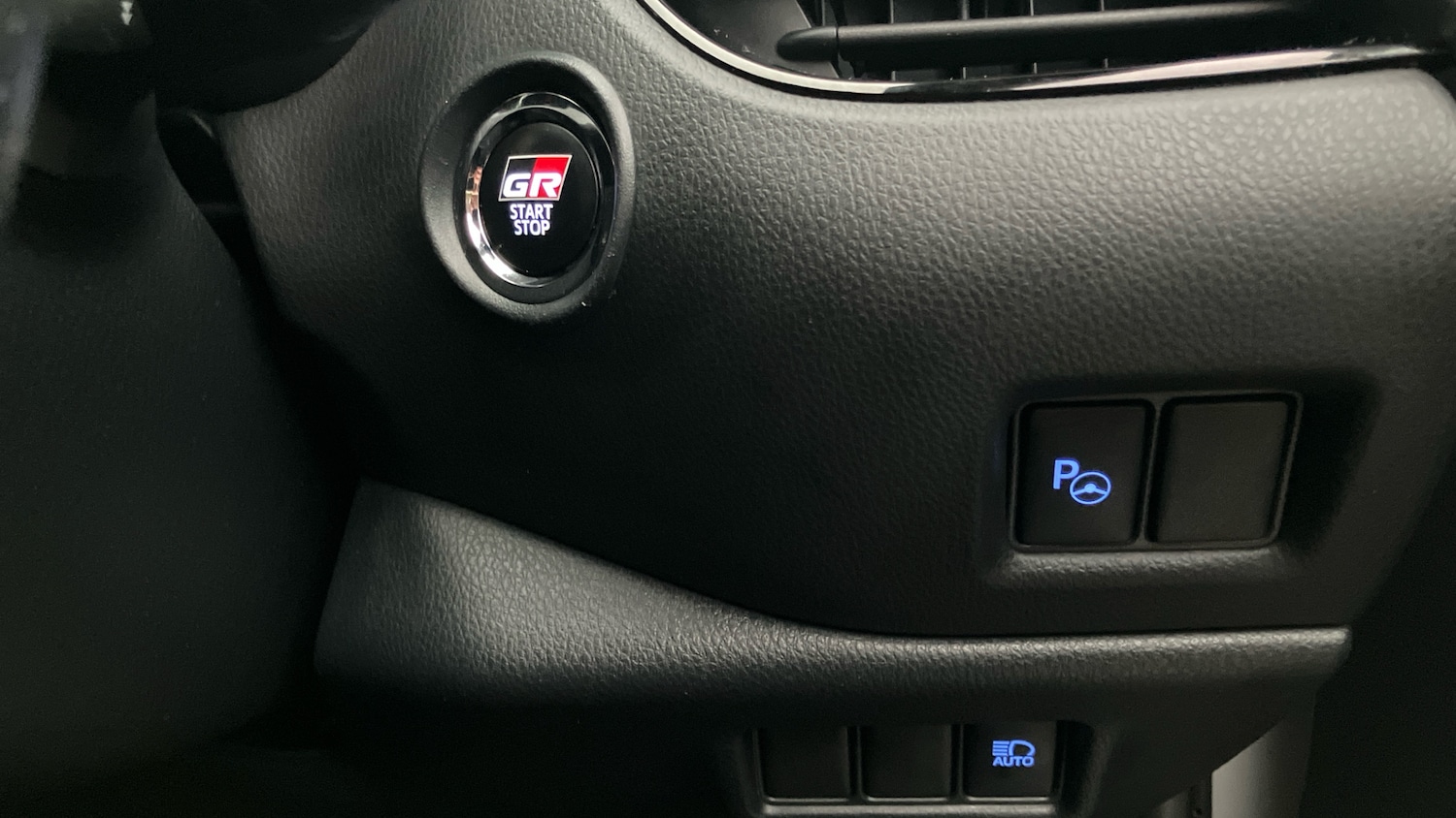 Used Toyota C-HR 2023 for sale - 77406850: Photo 32