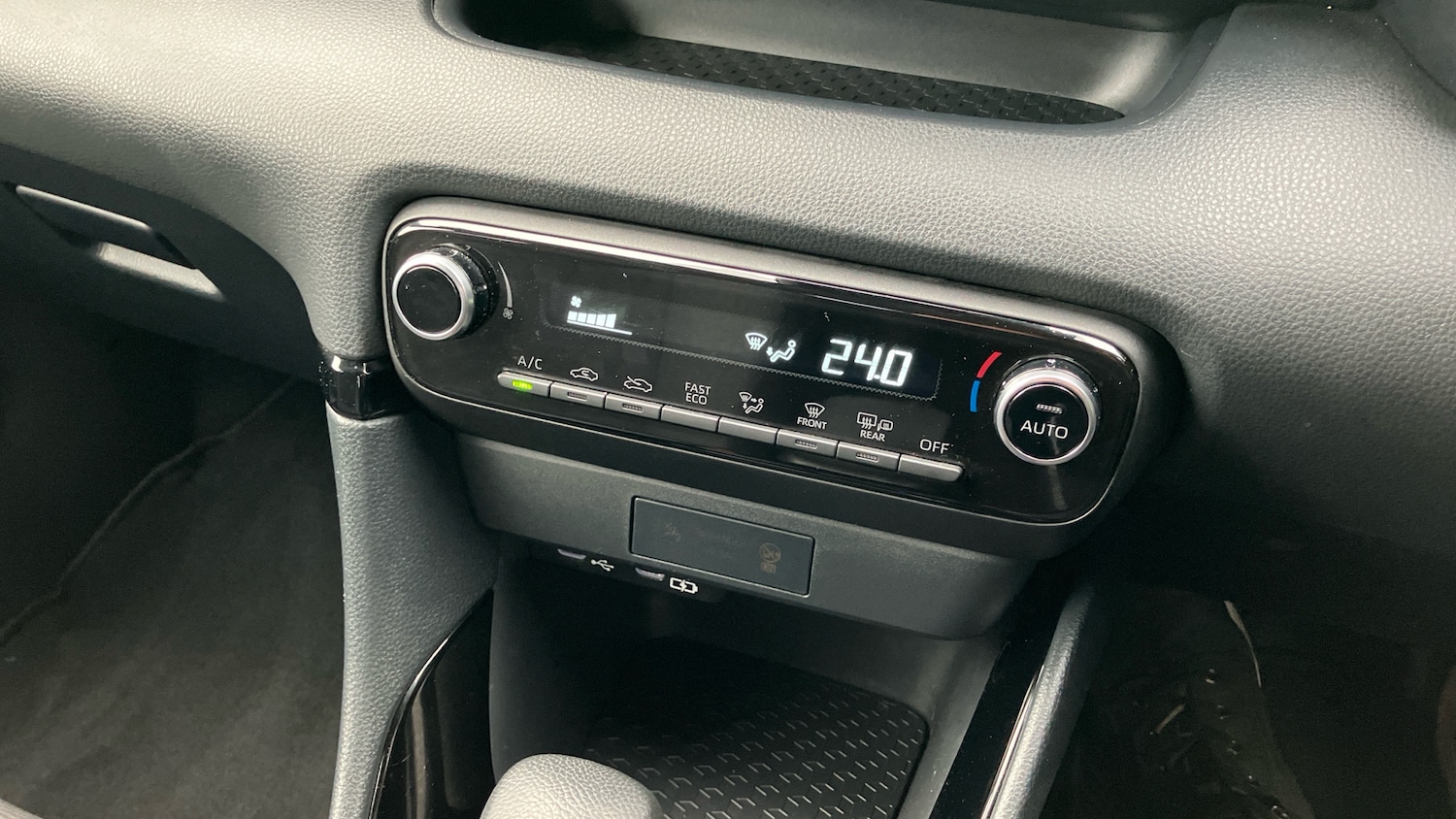 Used Toyota Yaris 2024 for sale - 76681626: Photo 33